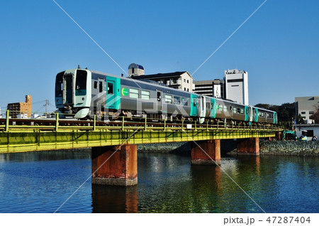 牟岐線（徳島・阿波富田間）を走る普通列車（1500形） 47287404