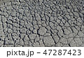 地面のひび割れ 47287423