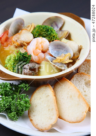 アヒージョ 47288024