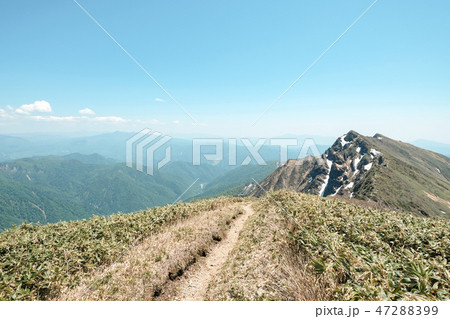 春の谷川岳登山 （一ノ倉岳から谷川岳を望む） 47288399
