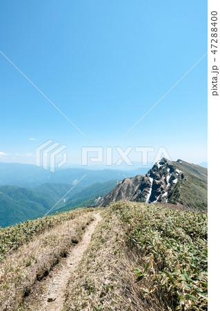 春の谷川岳登山 （一ノ倉岳から谷川岳を望む） 47288400