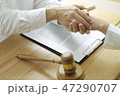 lawyer advises shaking hands. 47290707