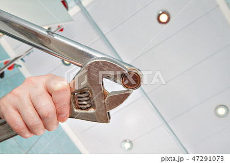 Remove aerator from faucet with adjustable wrench 47291073