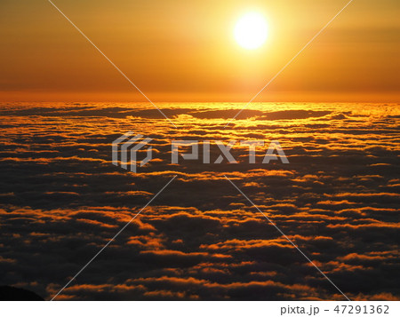 金色の雲海、日の出 47291362