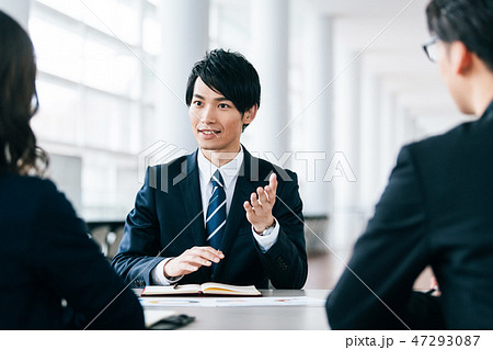 ビジネスシーン　打ち合わせ 47293087