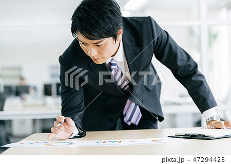 若いビジネスマン 若いビジネスマン 47294423