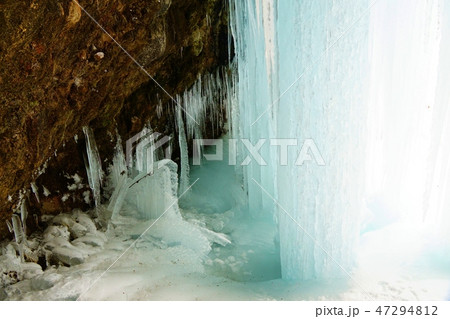 奥日光 庵滝氷瀑 氷柱の裏側 奥日光 庵滝氷瀑 氷柱の裏側 47294812