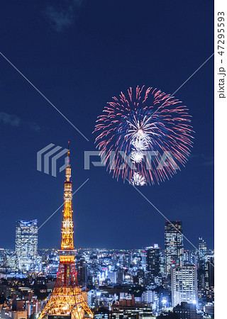 日本 東京タワーと花火のイメージ 合成 の写真素材