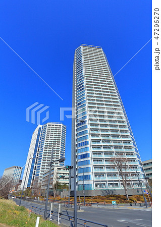 【東京都】晴天下の二子玉川タワーマンション 47296270
