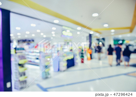 Blurred images, people walking shopping Blurred images, people walking shopping 47296424
