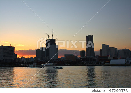 夕暮れの横浜 47296578