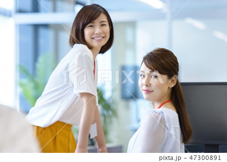 ビジネスウーマン　オフィス 47300891