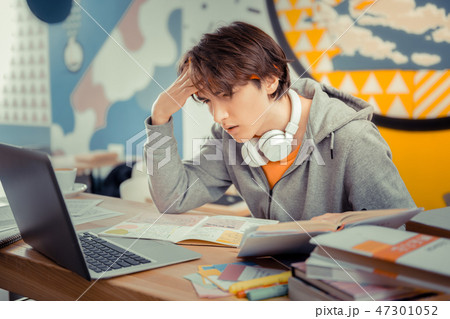 Student concentratedly preparing for the final test Student concentratedly preparing for the final test 47301052