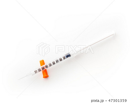Several insulin syringes for for injection white isolated background 47301359