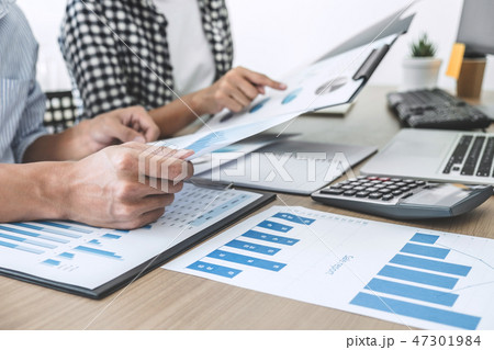 Finance manager presenting and discussing company growth project Finance manager presenting and discussing company growth project 47301984
