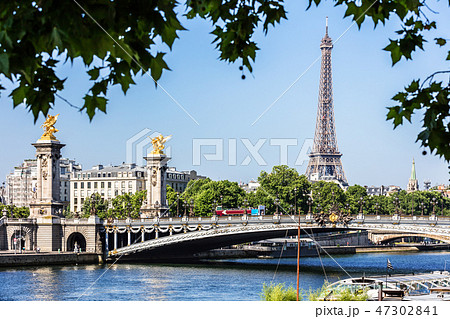 Pont Alexandre III Bridge with Eiffel Tower. Paris Pont Alexandre III Bridge with Eiffel Tower. Paris 47302841