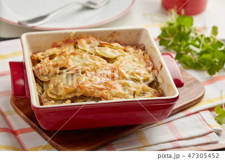 Potatoes a la dauphinoise 47305452