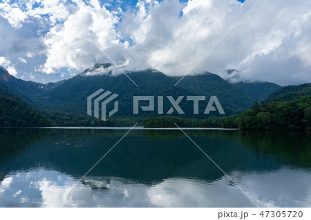 栃木県日光市　湯ノ湖　（8月） 47305720