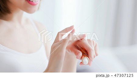 woman apply moisturizer in hand woman apply moisturizer in hand 47307125