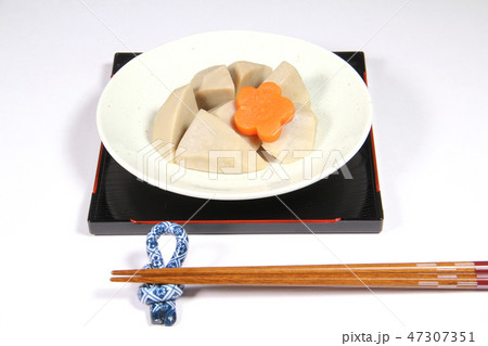 カラトリ芋の煮物 カラトリ芋の煮物 47307351