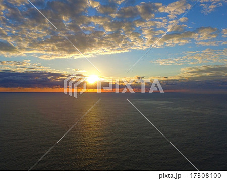 太平洋の夜明け〜ドローンで空撮（太東岬／千葉県いすみ市） 47308400