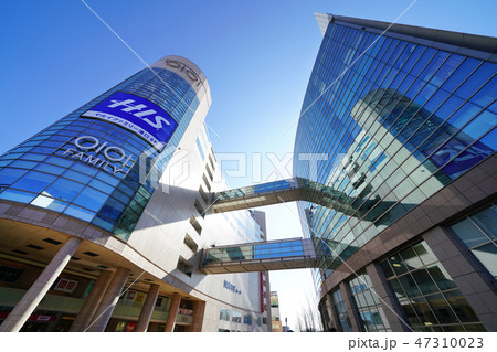 日本の川崎都市景観　武蔵溝ノ口駅（溝の口駅）前などの街並みを望む 47310023