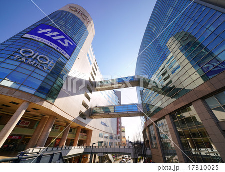 日本の川崎都市景観　武蔵溝ノ口駅（溝の口駅）前などの街並みを望む 47310025