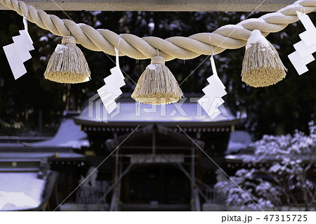 大しめ縄と雪 大しめ縄と雪 47315725
