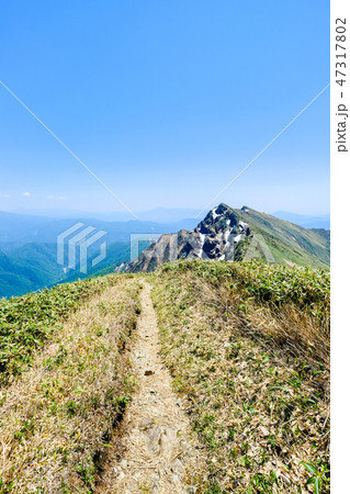春の谷川岳登山 （一ノ倉岳から谷川岳を望む） 47317802