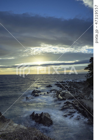 荒崎海岸の夕日 47319557
