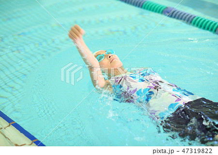 プールに通う50代女性 47319822