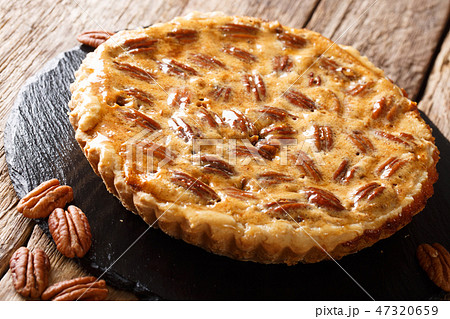 Pecan dessert tart with cinnamon and caramel 47320659