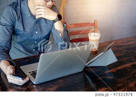 Asian businessman using smartphone and laptop 47321978