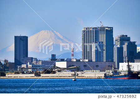 横浜港と富士山 47325692