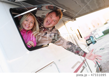 Couple getting out from motorhome 47331095