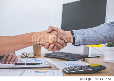 Finishing up a meeting, Business handshake after discussing good 47331778