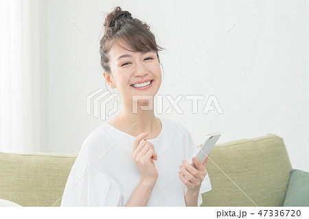 young woman 47336720