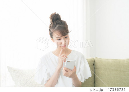 young woman 47336725
