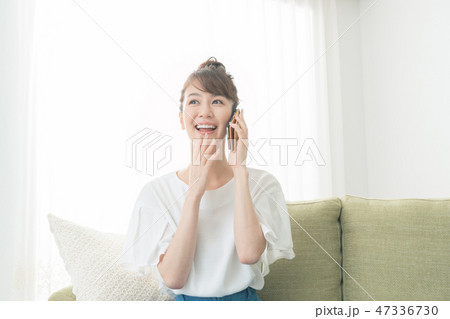 young woman young woman 47336730