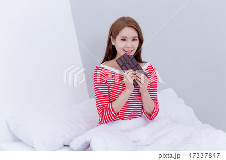 Beautiful young woman's daily life concept photo 032 47337847