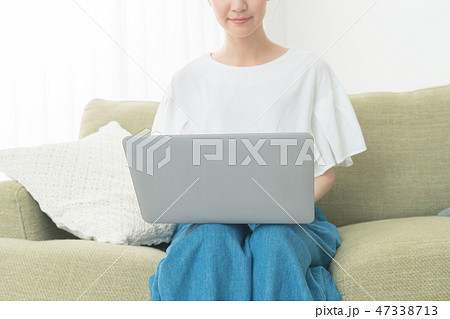 young woman 47338713