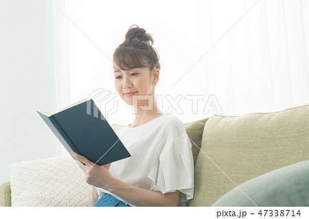 young woman 47338714