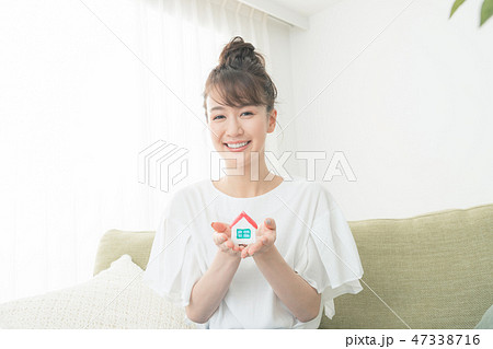 young woman 47338716