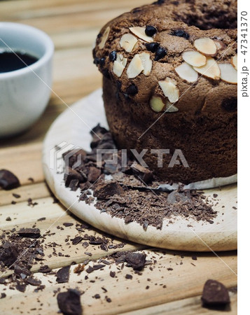 チョコレート マフィン ケーキ 47341370