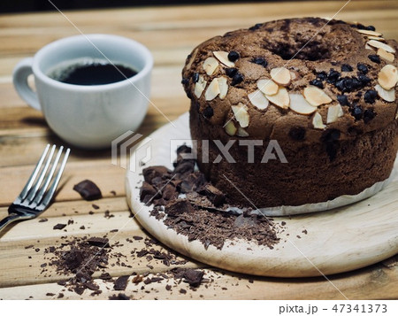 チョコレート マフィン ケーキ 47341373