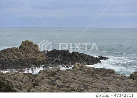 【兵庫県 香住海岸】流紋岩の磯 【兵庫県 香住海岸】流紋岩の磯 47342511