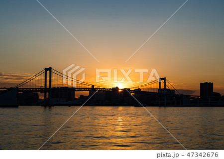 (東京都-都市風景)夕暮れ時のレインボーブリッジ８ 47342676
