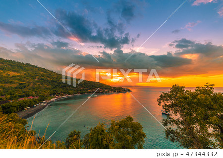 Colorful beautiful sunset in tropical Jemeluk bay on Amed, Bali, Indonesia Colorful beautiful sunset in tropical Jemeluk bay on Amed, Bali, Indonesia 47344332
