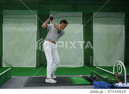 ゴルフの練習 47344919