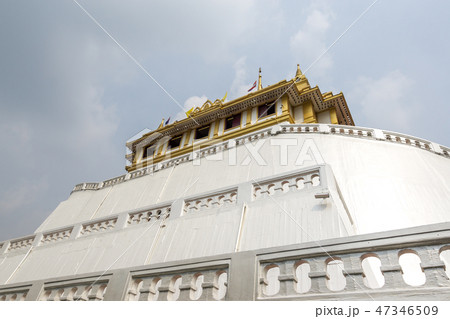 Golden mountain temple chedi 47346509